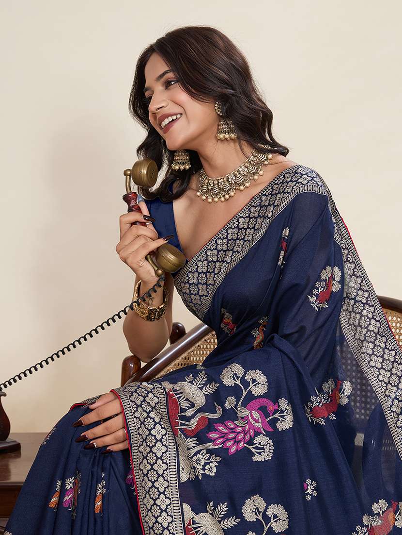women foil printed saree with blouse - 22082212 - Standard Image - 4