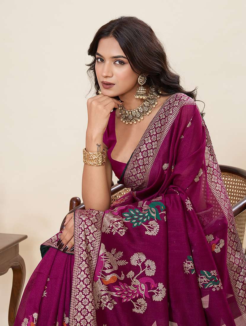 women foil printed saree with blouse - 22082216 - Standard Image - 4