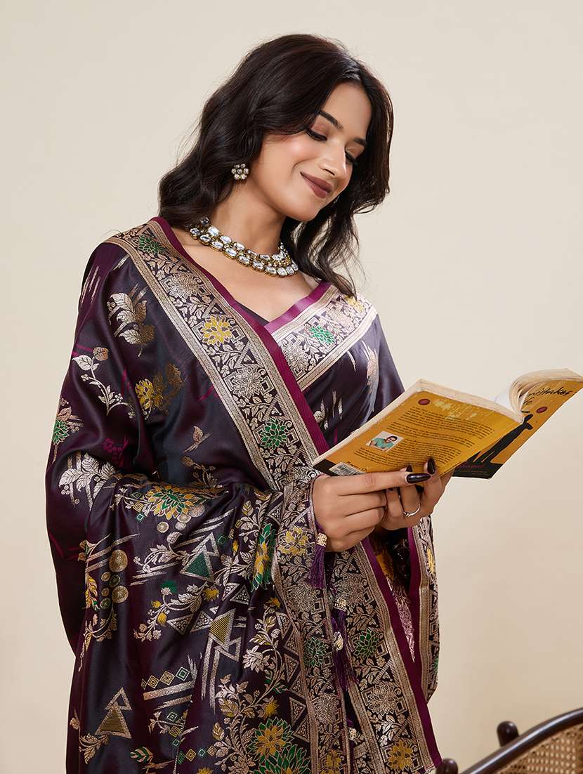 women self design banarasi saree with blouse - 22082221 - Standard Image - 4