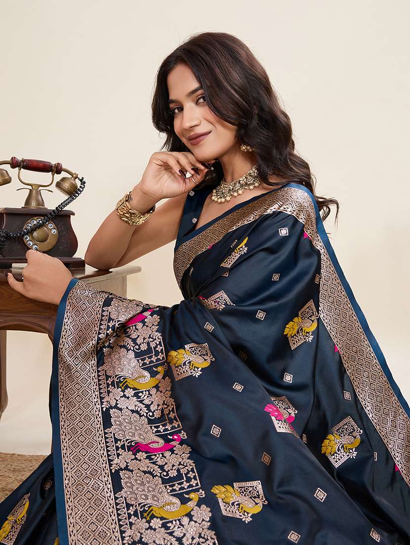 women self design banarasi saree with blouse - 22082224 - Standard Image - 4