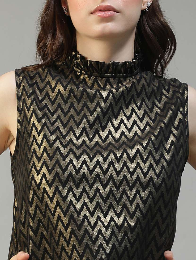 women chevron print sleeveless mock neck top - 22082619 - Standard Image - 4