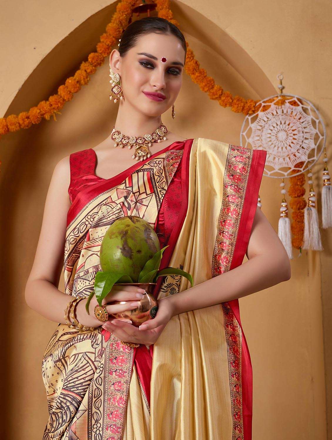 women printed casual wear saree with blouse - 22082994 - Standard Image - 4