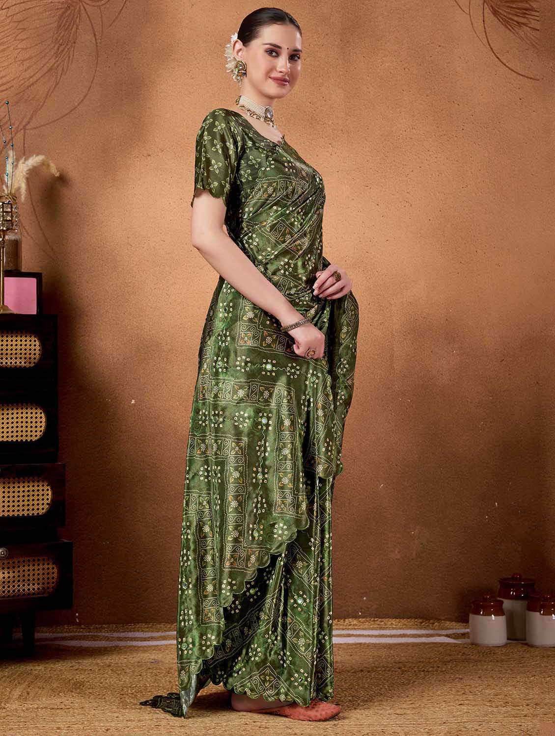 women printed casual wear saree with blouse - 22083001 -  Standard Image - 1