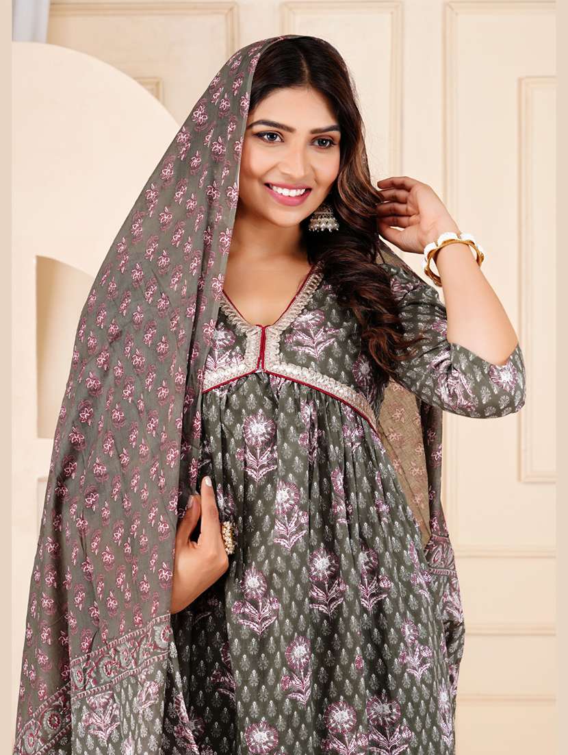 women three quarter sleeve kurta salwar with dupatta set - 22083220 - Standard Image - 4
