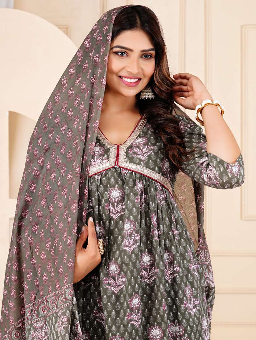 women three quarter sleeve kurta salwar with dupatta set - 22083308 - Standard Image - 4