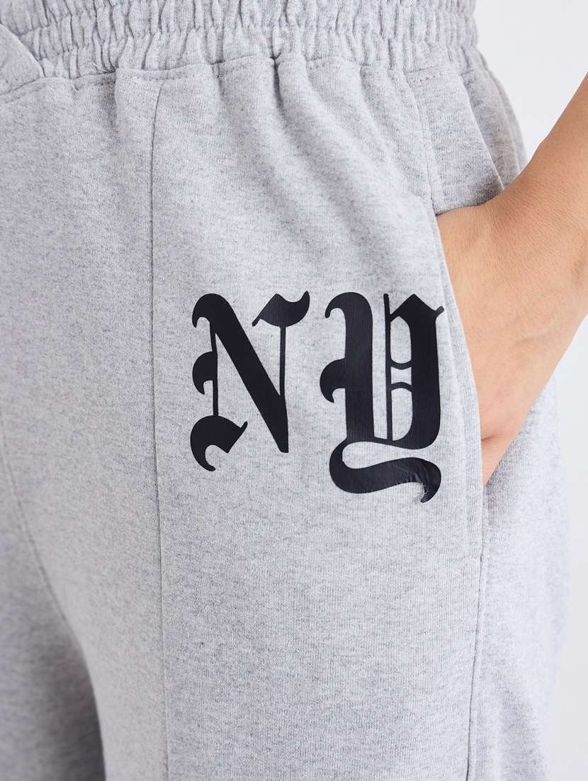 women solid mid rise track pant - 22083450 -  Standard Image - 4