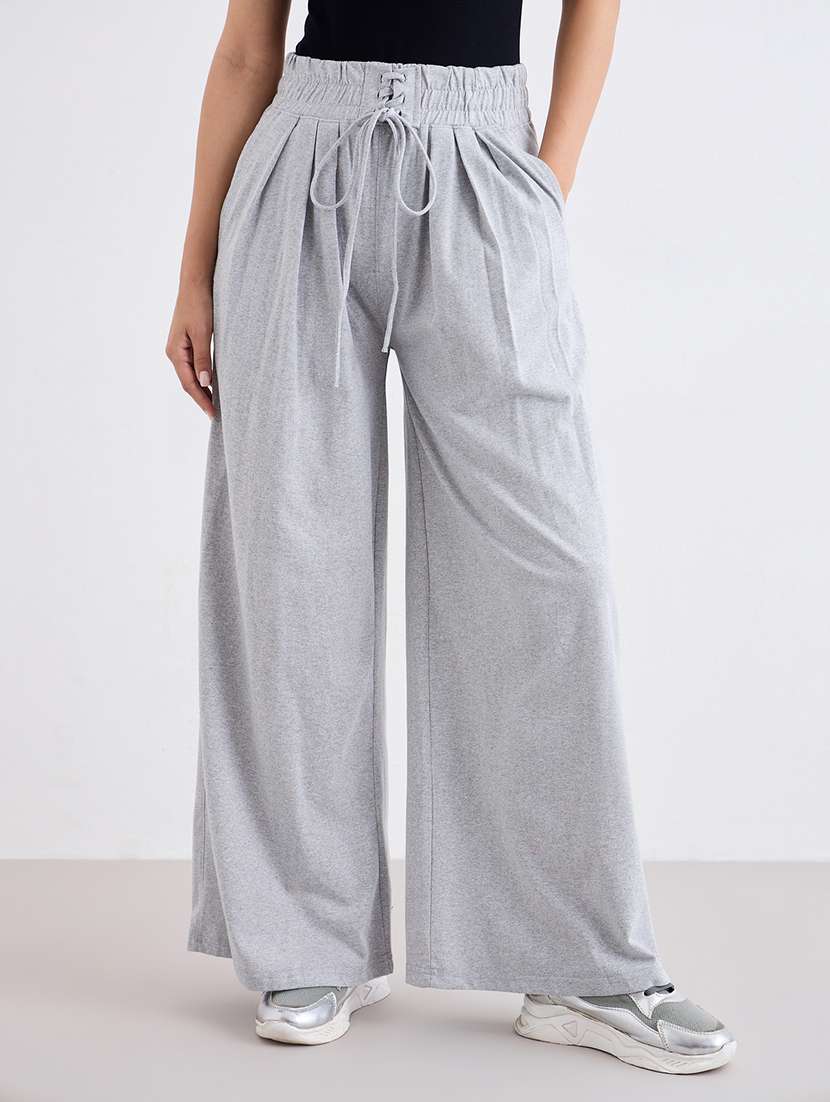women solid mid rise track pant