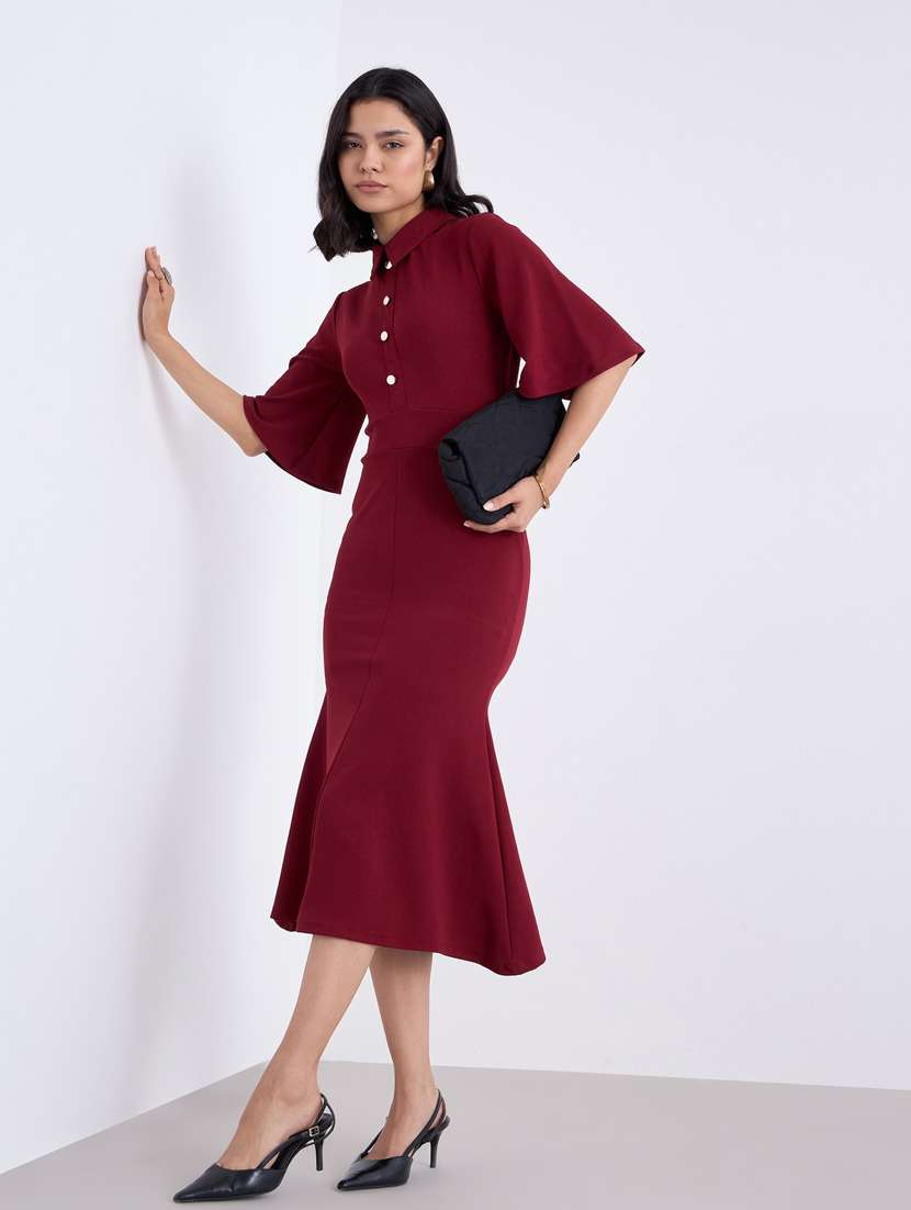 women maroon solid bell sleeve collared bodycon dress