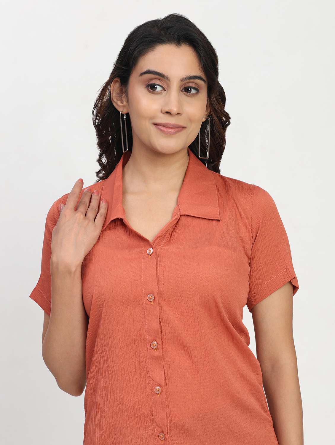 women solid short sleeve collared shirt - 22083591 - Standard Image - 4