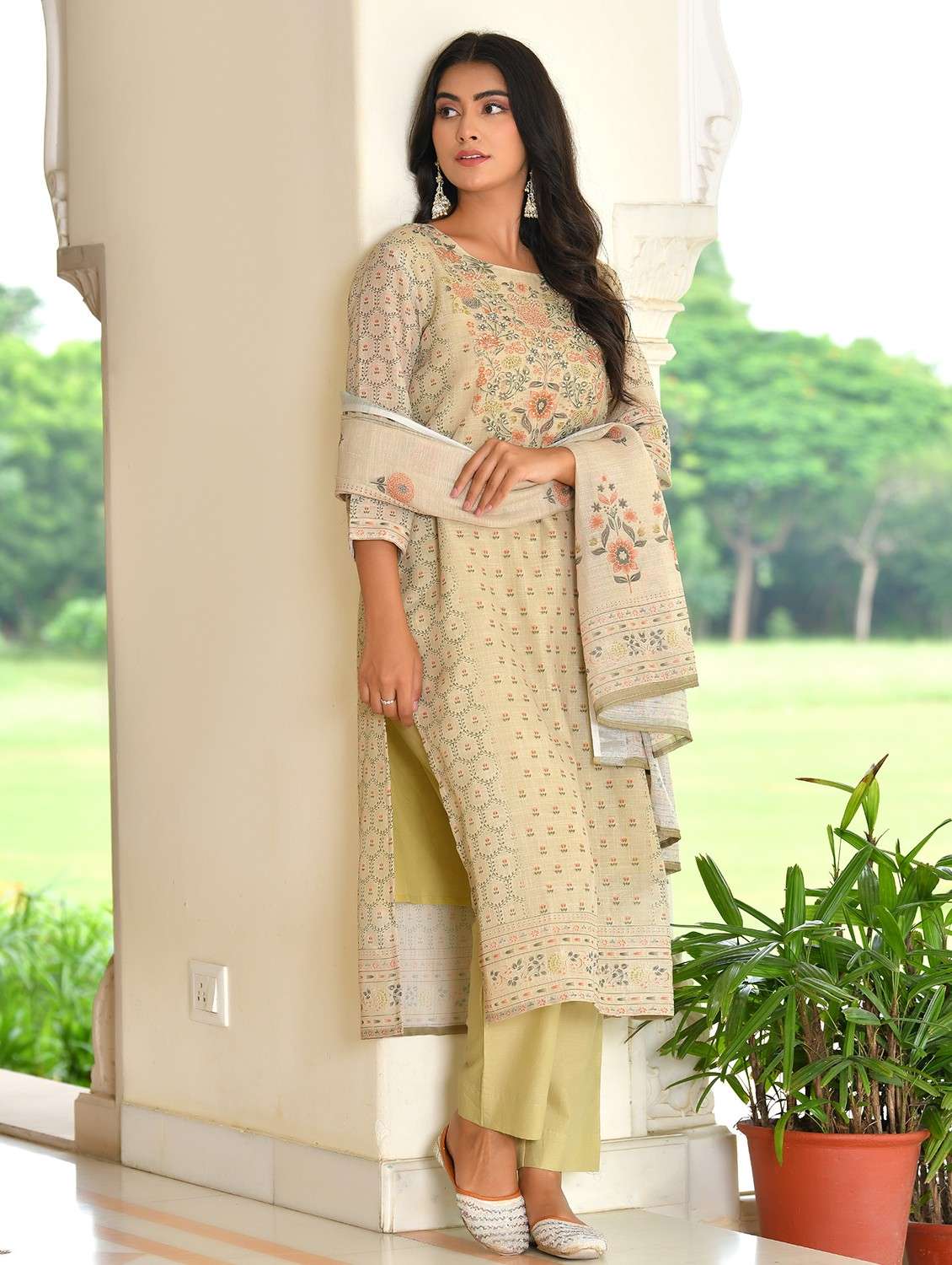 women floral three quarter sleeve kurta pant with dupatta set - 22083999 - Standard Image - 1