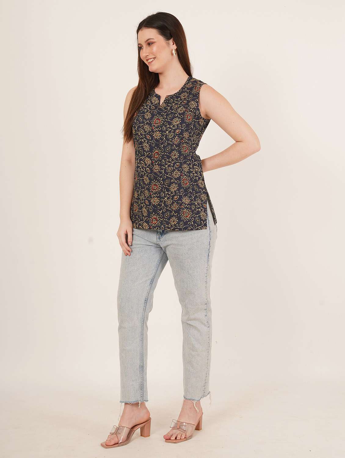 women printed sleeveless straight kurti - 22084182 - Standard Image - 4