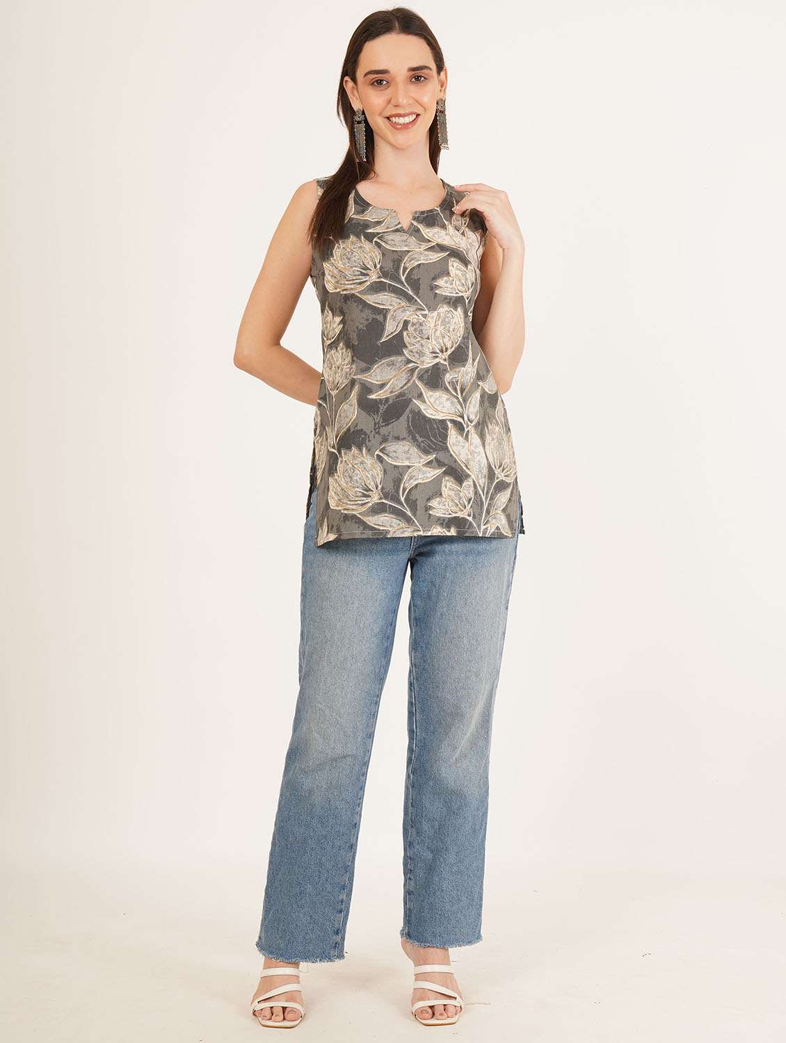 women floral printed sleeveless straight kurti - 22084193 -  Standard Image - 4