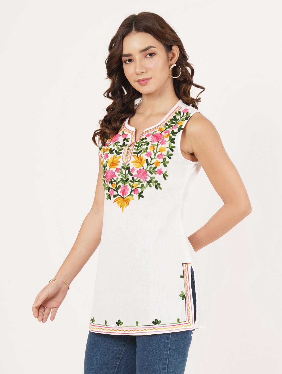 women embroidered sleeveless straight kurti - 22084196 -  Standard Image - 1