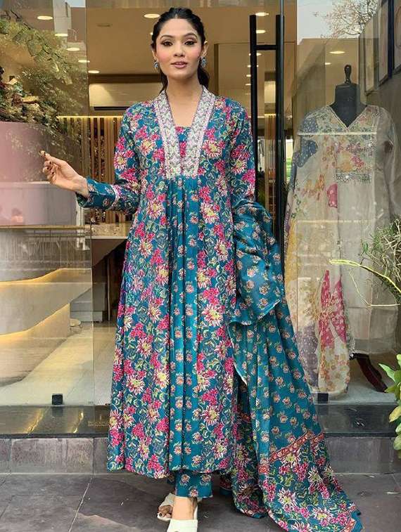 women embroidered long sleeve kurta pant with dupatta set - 22084533 -  Standard Image - 1