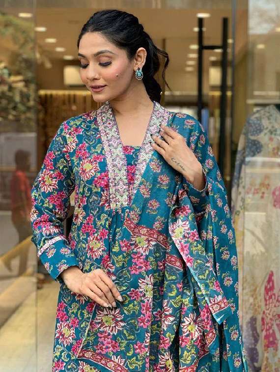 women embroidered long sleeve kurta pant with dupatta set - 22084533 - Standard Image - 4