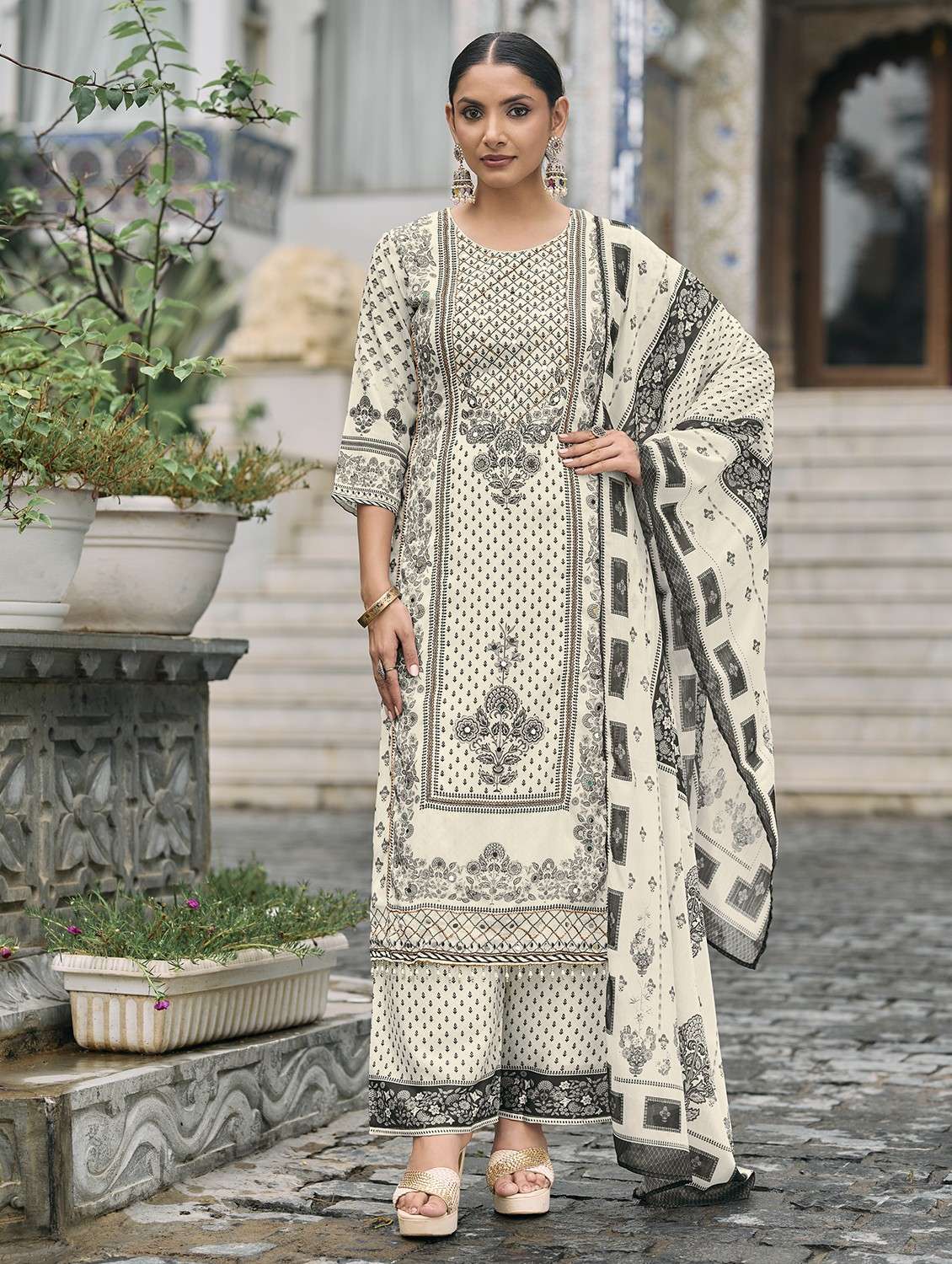 women printed three quarter sleeve kurta palazzo with dupatta set