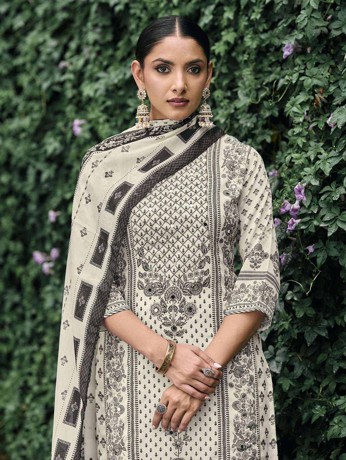 women printed three quarter sleeve kurta palazzo with dupatta set - 22084660 -  Standard Image - 4