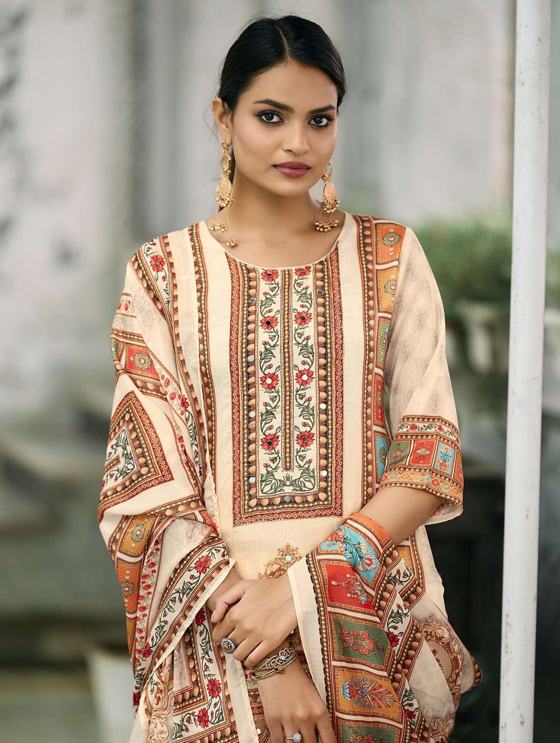 women printed three quarter sleeve kurta palazzo with dupatta set - 22084661 -  Standard Image - 4