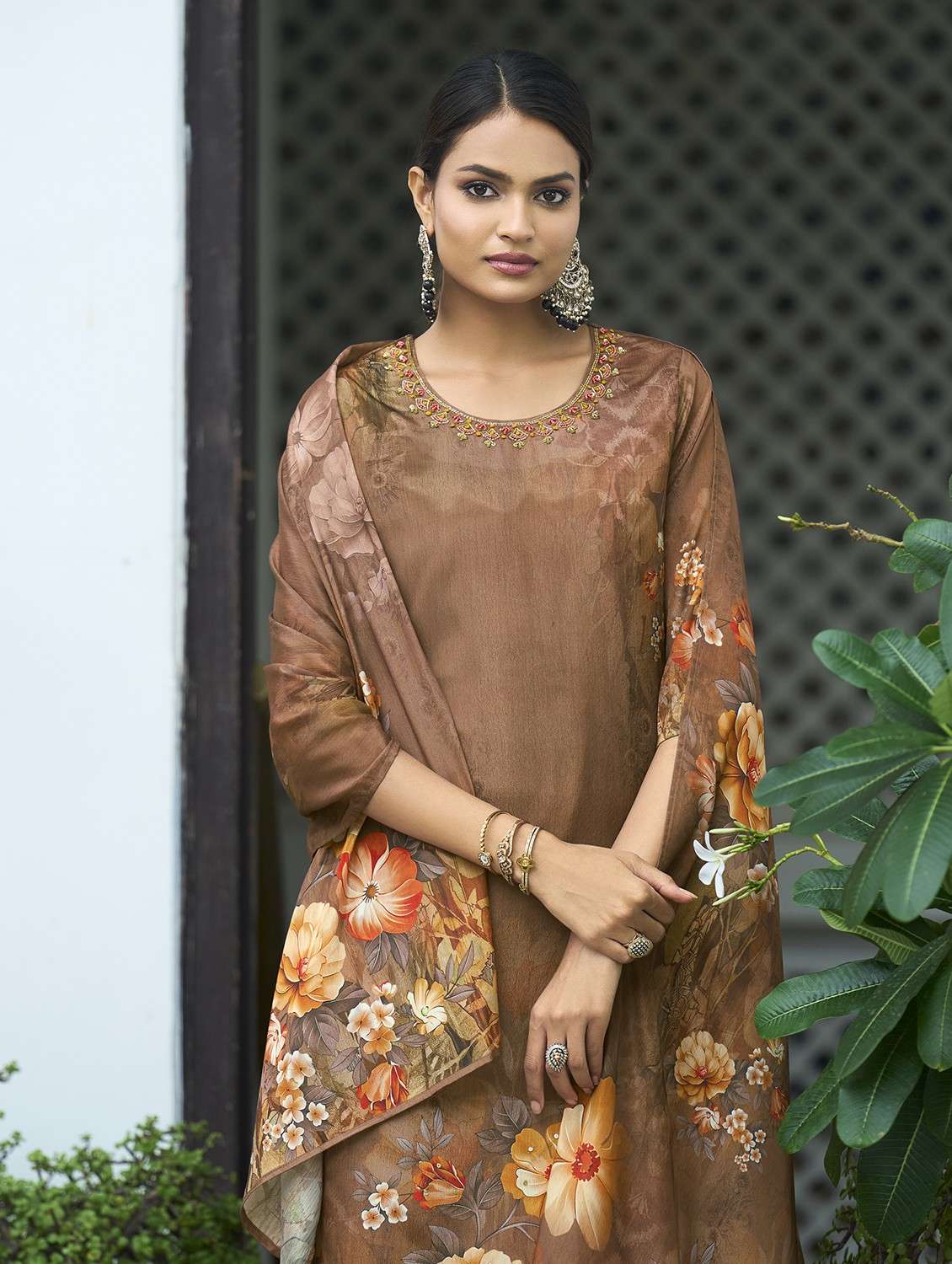 women floral printed three quarter sleeve kurta pant with dupatta set - 22084664 - Standard Image - 4