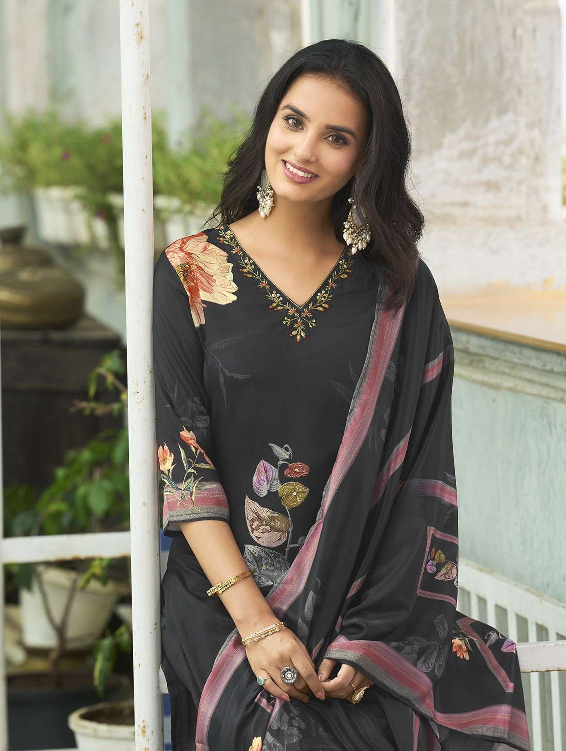 women floral printed three quarter sleeve kurta pant with dupatta set - 22084666 -  Standard Image - 4