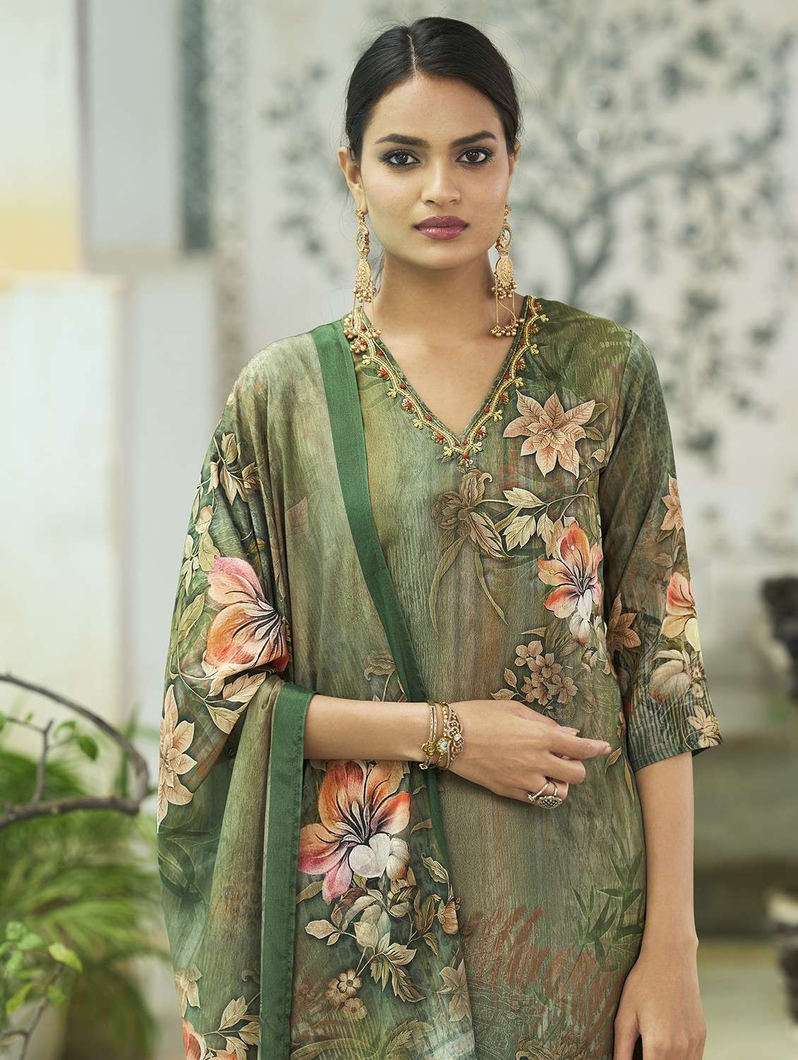 women floral printed three quarter sleeve kurta pant with dupatta set - 22084668 -  Standard Image - 4