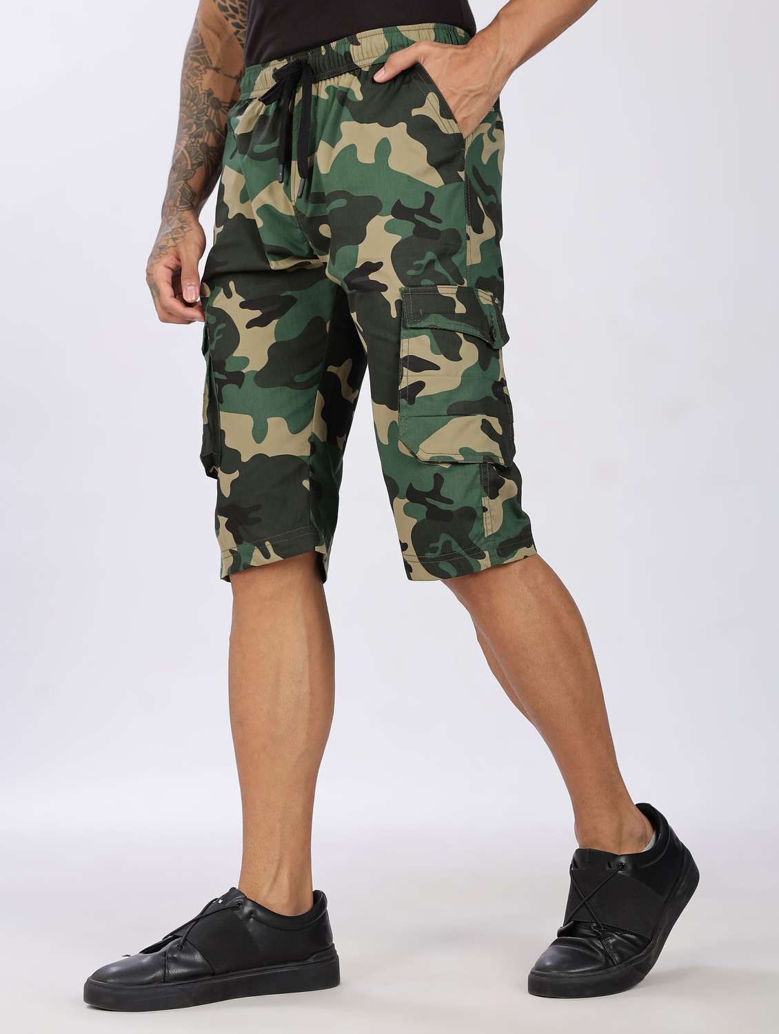 men camouflage mid rise regular fit three fourth cargo shorts - 22084906 -  Standard Image - 1