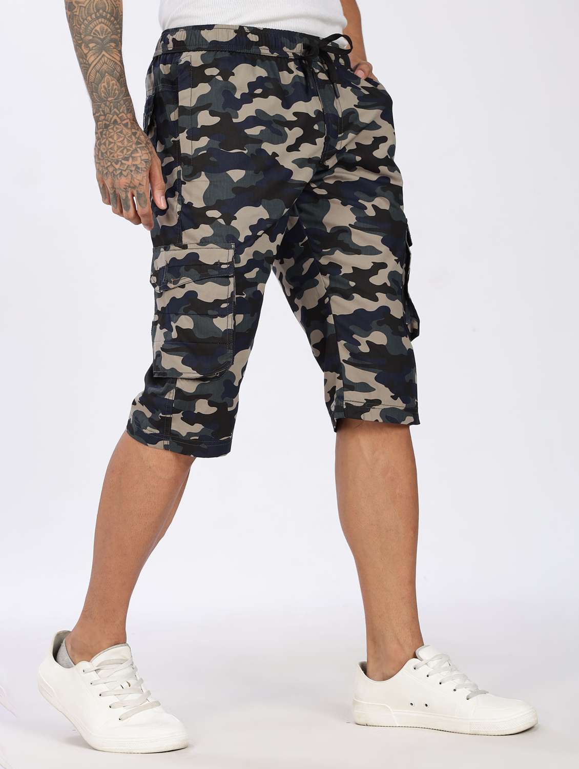 men camouflage mid rise regular fit three fourth cargo shorts