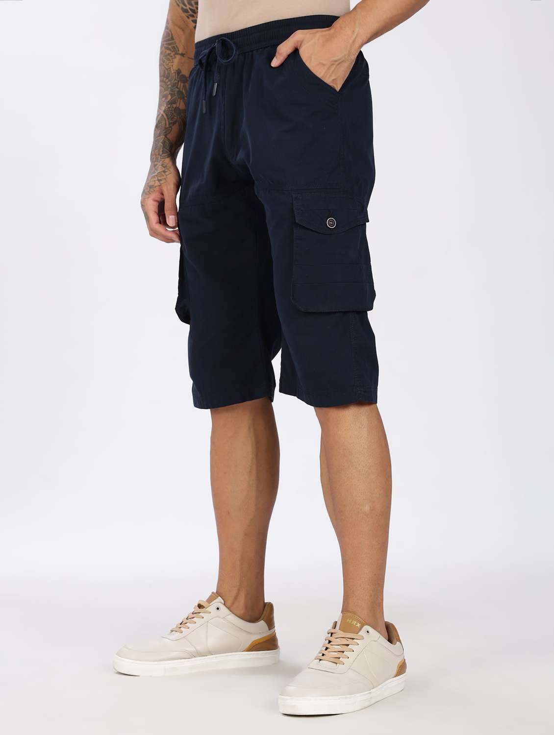 men solid mid rise regular fit three fourth cargo shorts - 22084952 -  Standard Image - 1