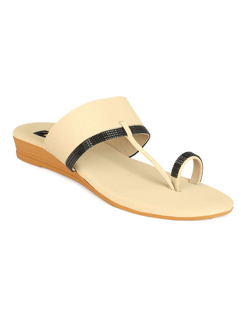 women solid one toe slip on flat sandals - 22085255 - Zoom Image - 0