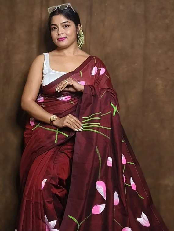 women floral printed saree with blouse - 22085858 -  Standard Image - 4