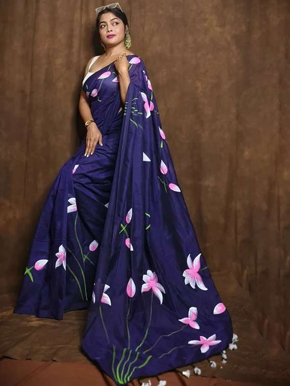women floral printed saree with blouse - 22085859 -  Standard Image - 1