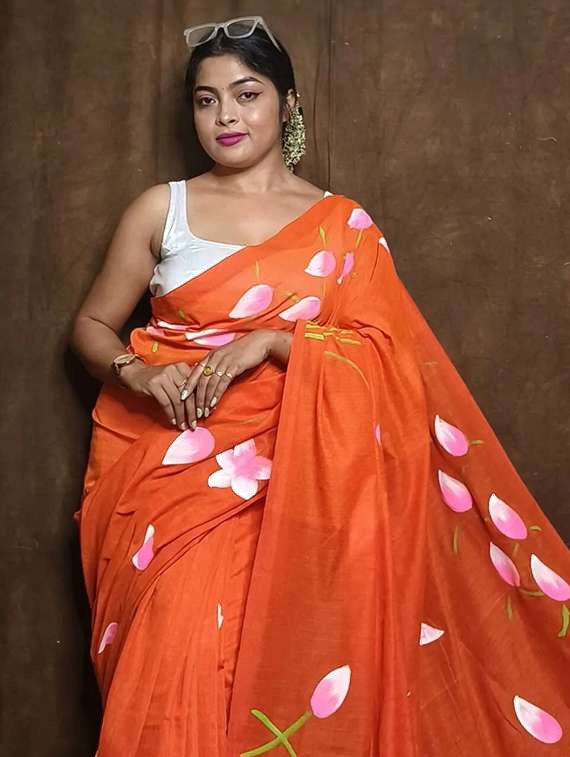 women floral printed saree with blouse - 22085860 -  Standard Image - 4