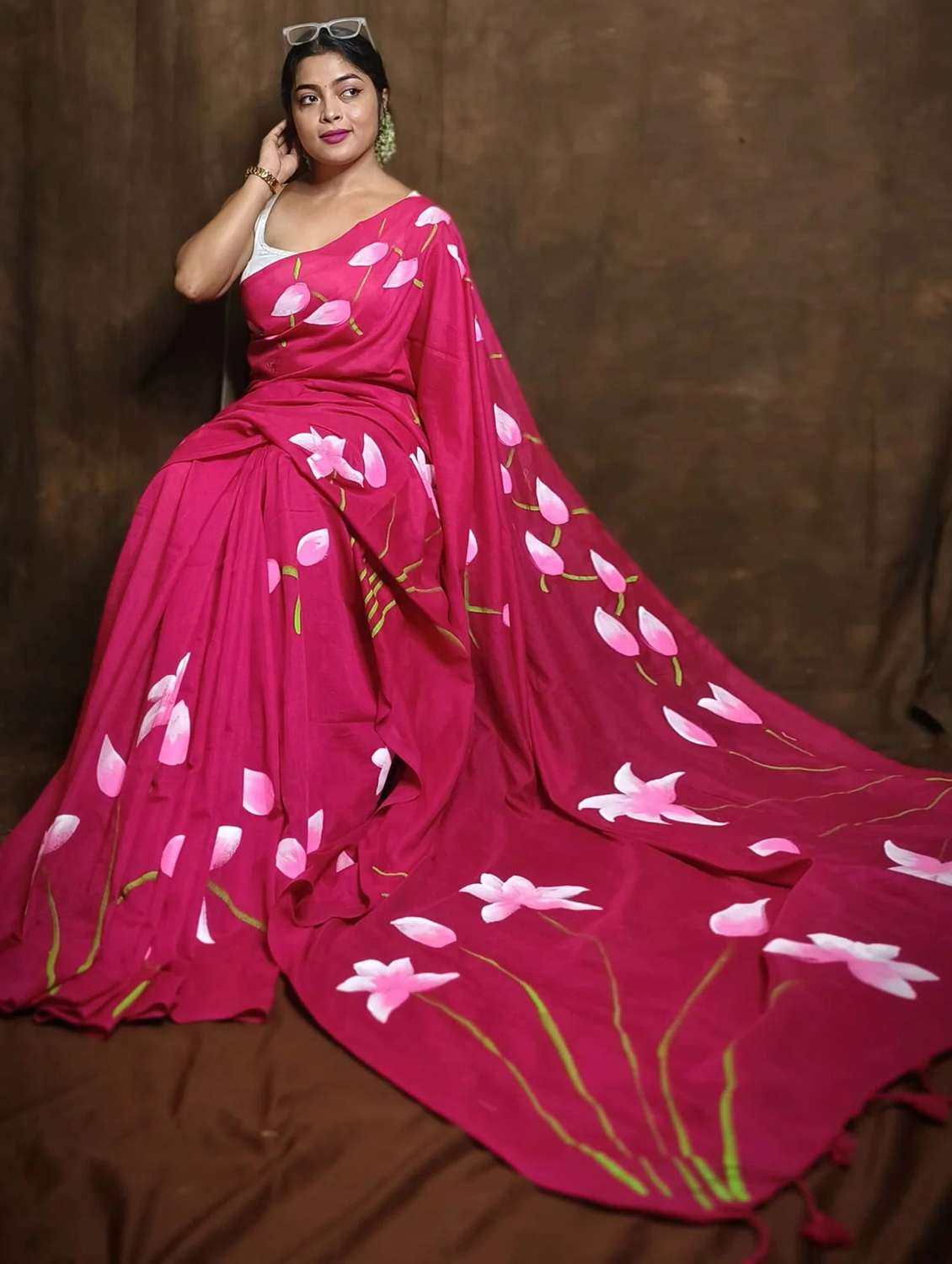 women floral printed saree with blouse - 22085862 - Standard Image - 4