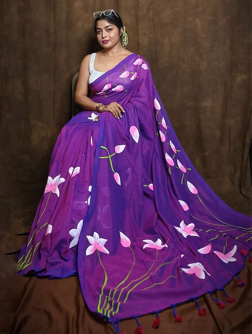 women floral printed saree with blouse - 22085863 - Standard Image - 4