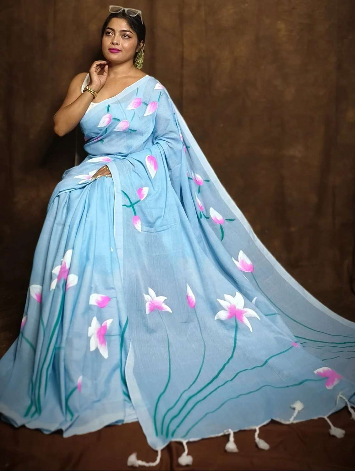 women floral printed saree with blouse - 22085865 - Standard Image - 4