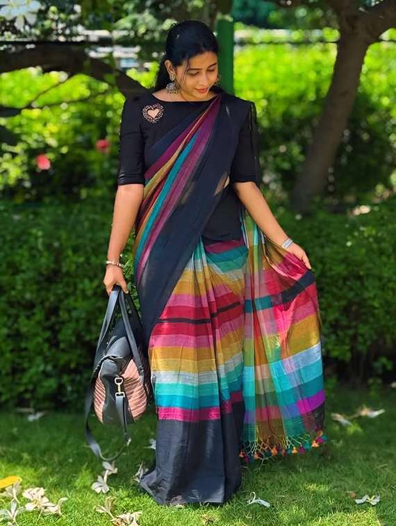 women striped printed saree with blouse - 22085867 - Standard Image - 1
