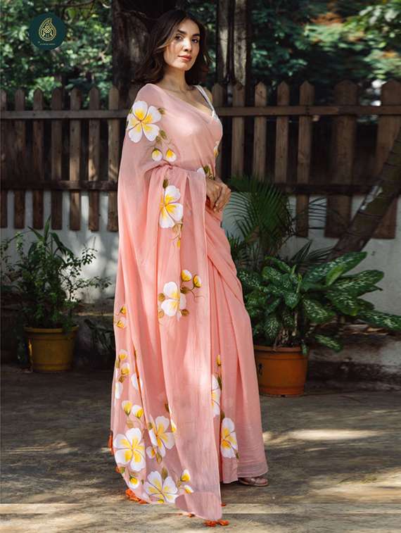 women floral printed saree with blouse - 22085869 - Standard Image - 1