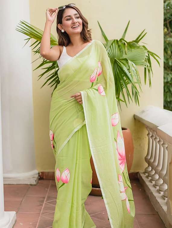 women floral printed saree with blouse - 22085870 - Standard Image - 1