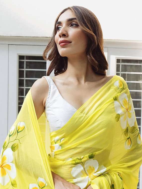 women floral printed saree with blouse - 22085872 -  Standard Image - 1