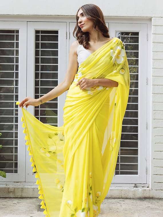 women floral printed saree with blouse - 22085872 - Standard Image - 4