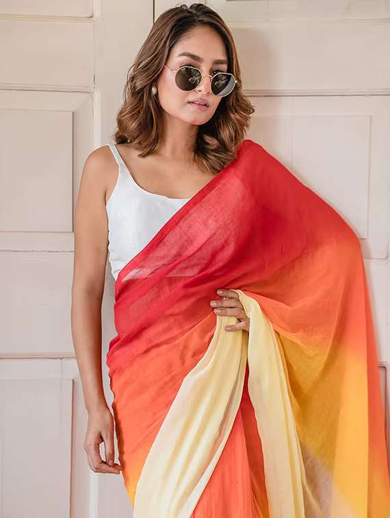 women tie & dye printed saree with blouse - 22085875 - Standard Image - 4