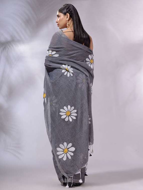 women floral printed saree with blouse - 22085882 -  Standard Image - 1
