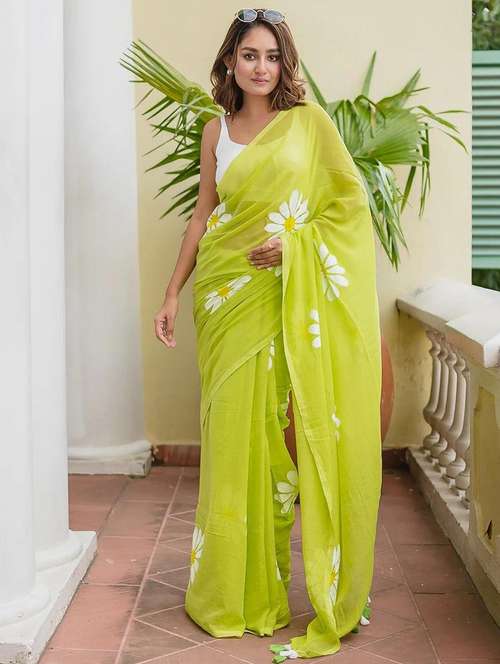 women floral printed saree with blouse - 22085884 -  Standard Image - 0