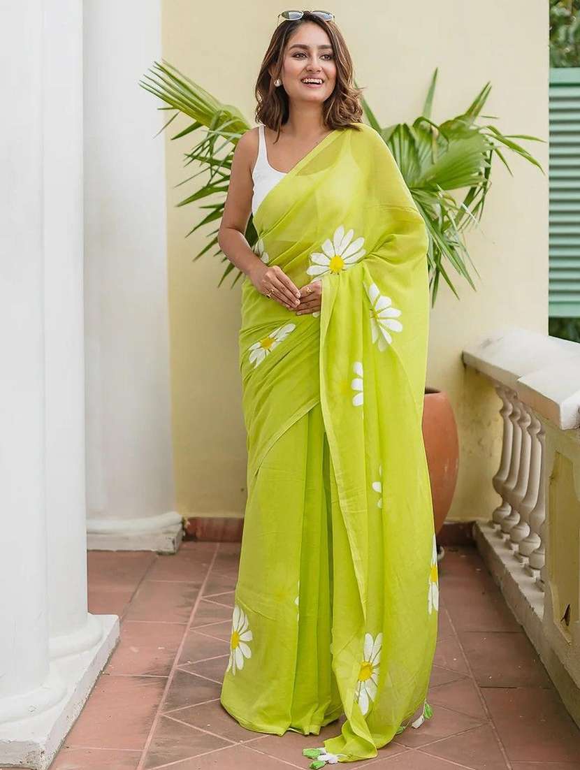 women floral printed saree with blouse - 22085884 -  Standard Image - 1
