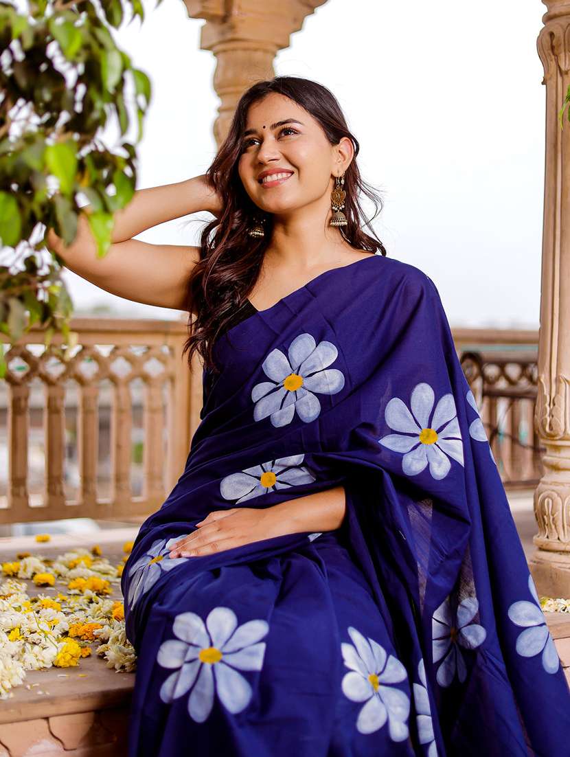 women floral printed saree with blouse - 22085885 -  Standard Image - 1