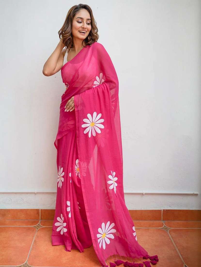 women floral printed saree with blouse - 22085886 - Standard Image - 1