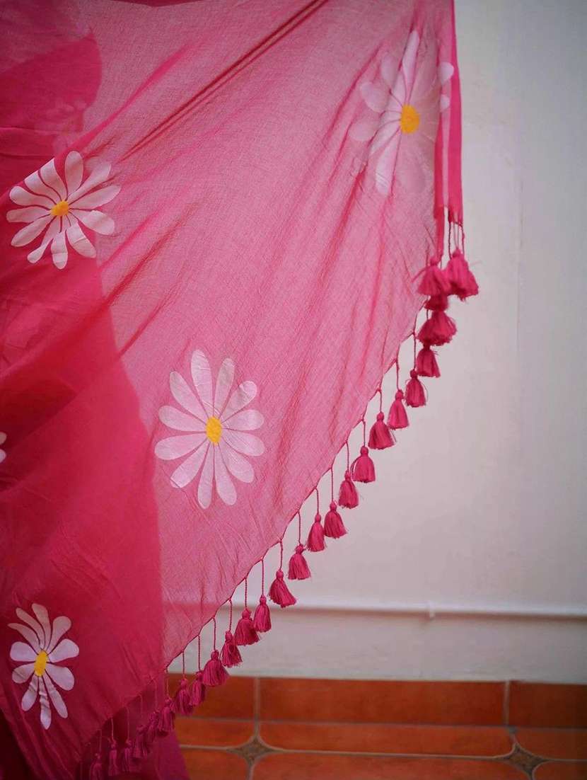 women floral printed saree with blouse - 22085886 - Standard Image - 4