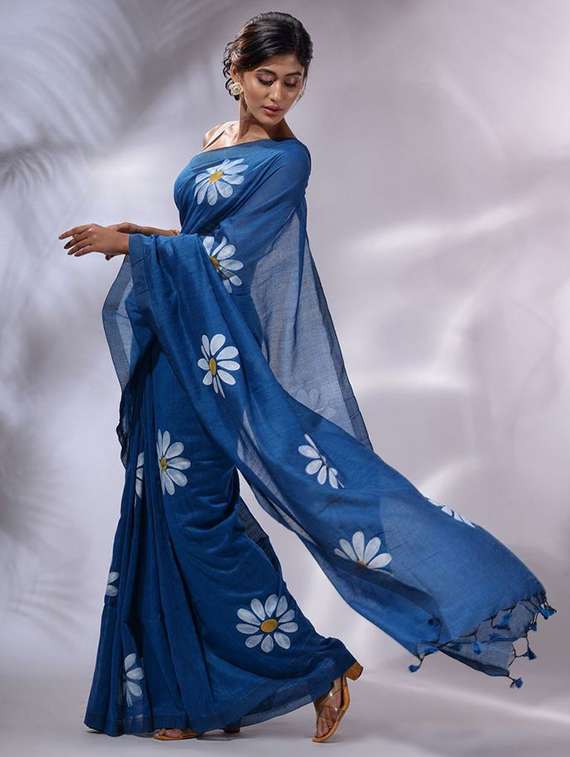 women floral printed saree with blouse - 22085887 -  Standard Image - 1