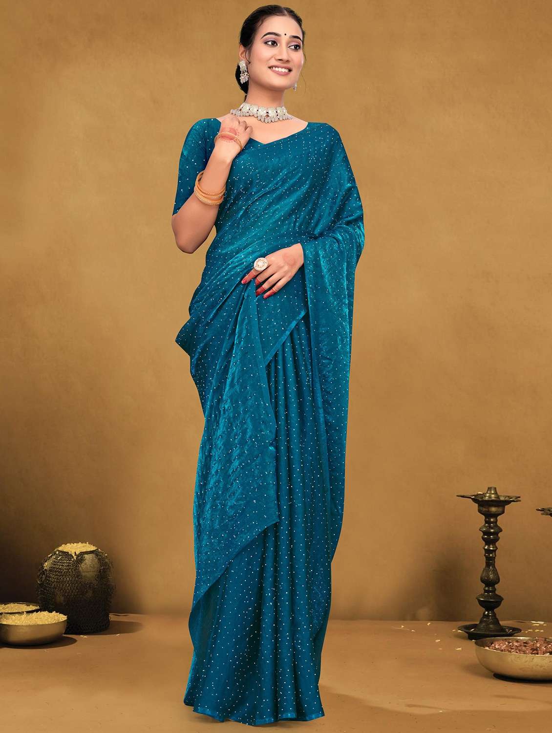 women solid with work embellished saree with blouse - 22085901 -  Standard Image - 1