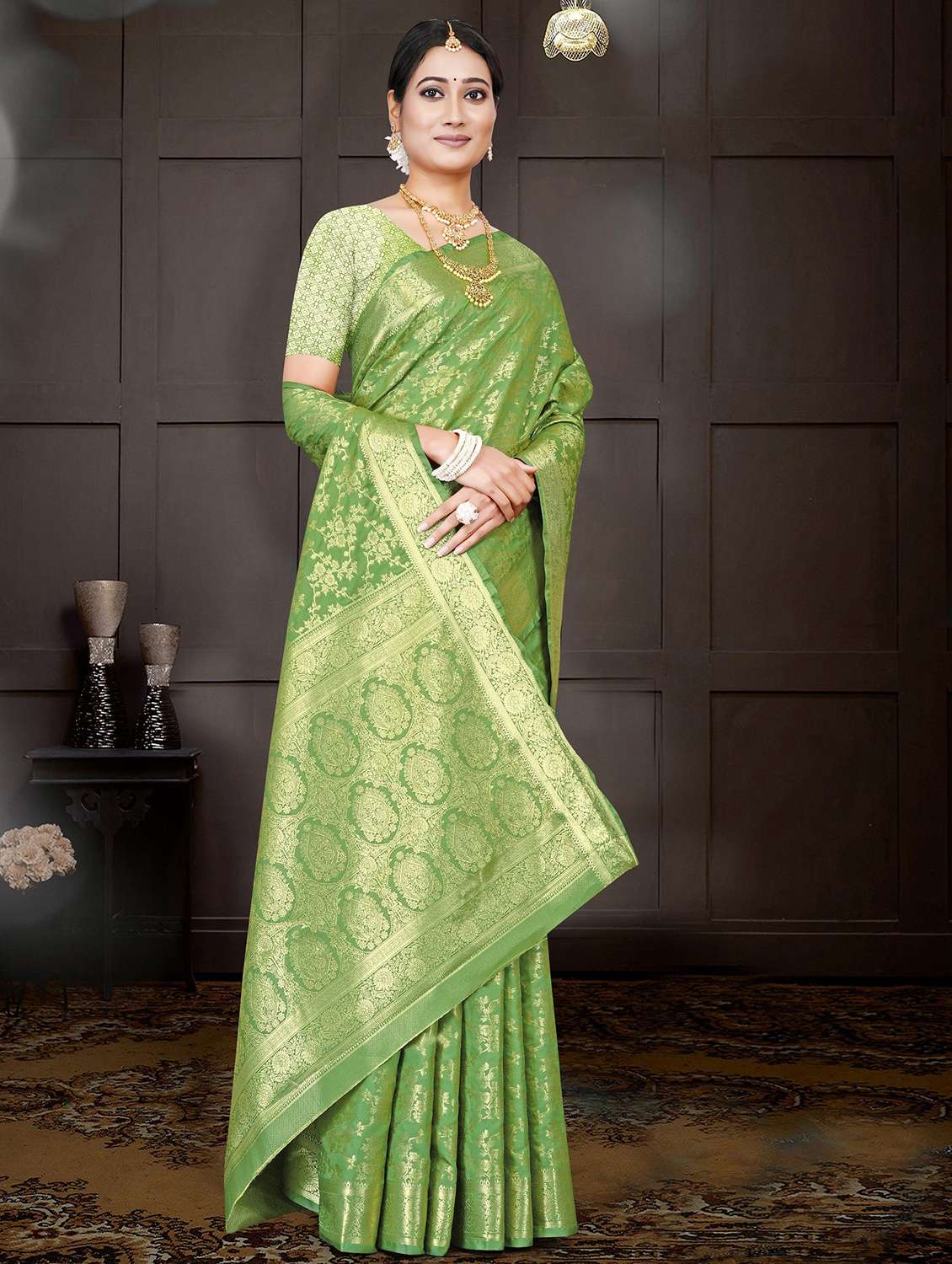 women self design banarasi saree with blouse - 22085907 -  Standard Image - 1